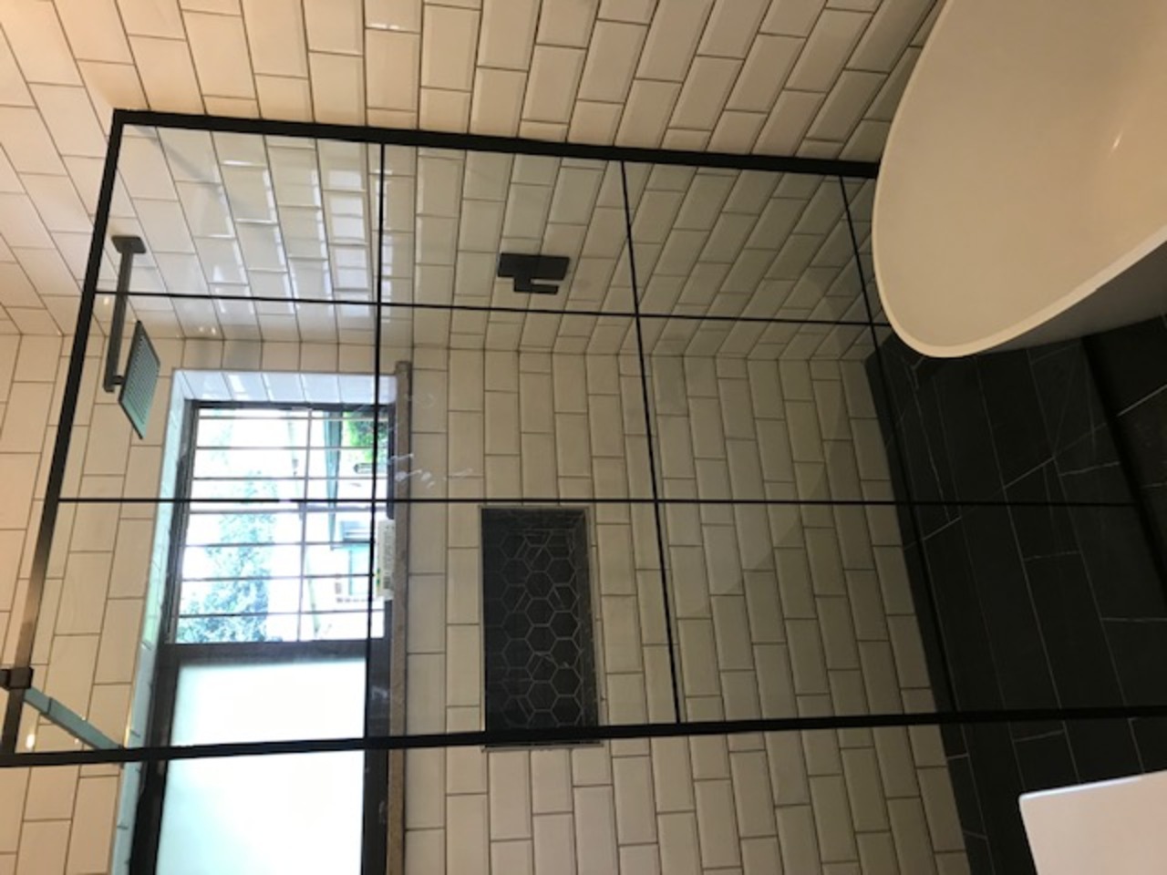 Master bathroom porcelain tiling and sanitary fixtures