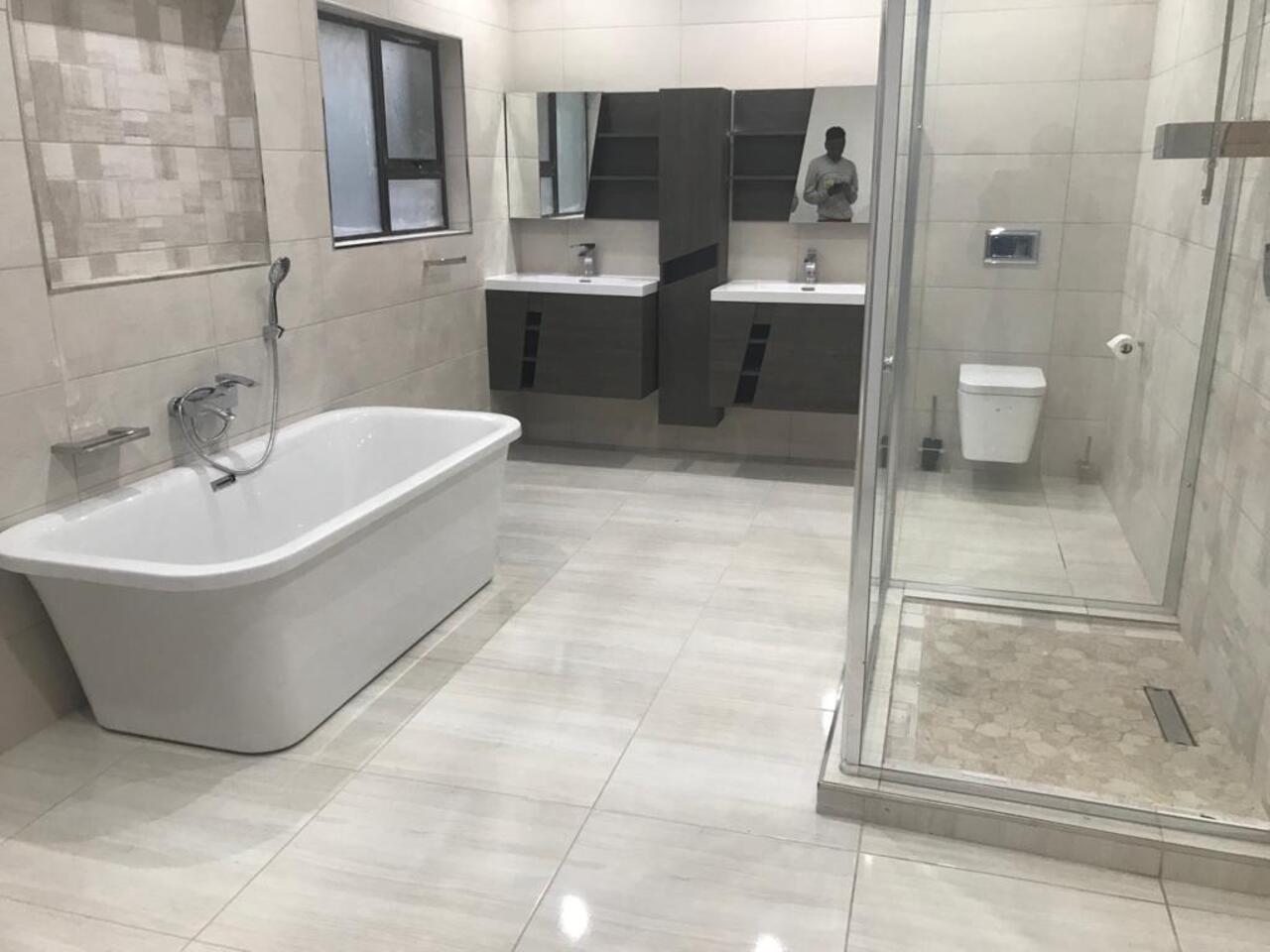 Modern en-suite bathroom with floating vanity and designer porcelain tiles